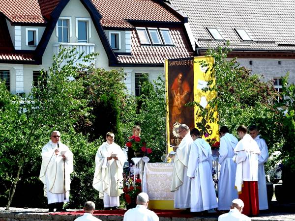 Ulicami Sępólna przeszła procesja Bożego Ciała