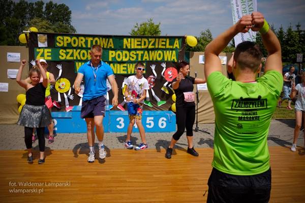 II Bieg Uliczny i Rajd Nordic Walking z Szkołą Podstawową w Wiśniewie