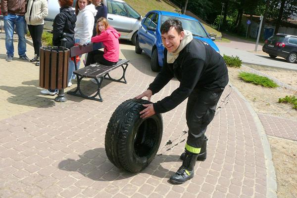 Nurkowie z Piły oczyścili dno kąpieliska w Sępólnie