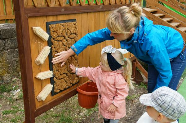 Sępólno: Plac zabaw, który można powąchać, a nawet posmakować