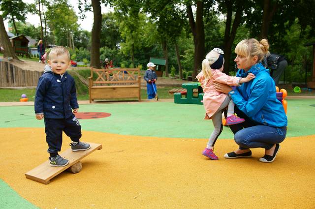 Sępólno: Plac zabaw, który można powąchać, a nawet posmakować