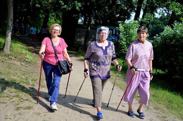 Zajęcia nordic walking dla seniorów z gminy Więcbork