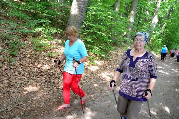 Zajęcia nordic walking dla seniorów z gminy Więcbork