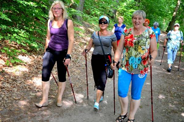 Zajęcia nordic walking dla seniorów z gminy Więcbork