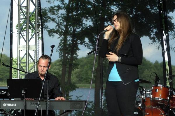 Koncert Krzysztofa Napiórkowskiego nad Jeziorem Więcborskim
