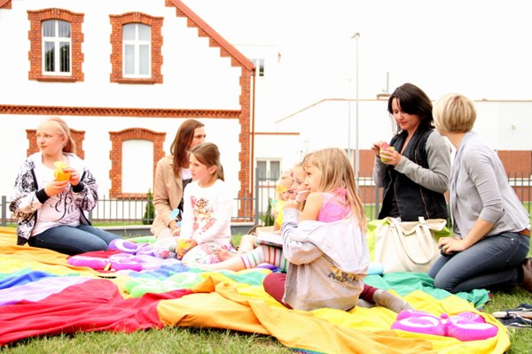 Sępólno: Siesta przed Centrum Kultury i Sztuki