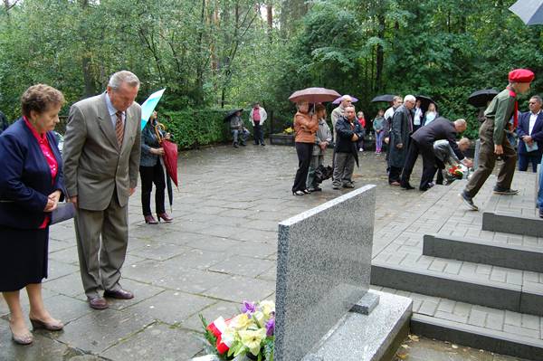 Karolewo: Żyli i żyć będą