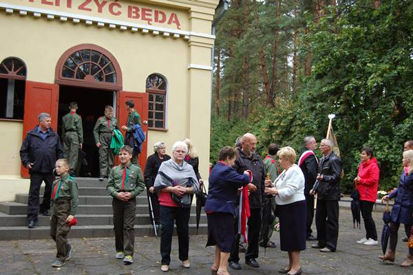 Karolewo: Żyli i żyć będą