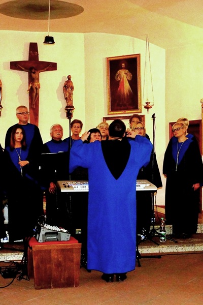 Koncert Tucholskiego Chóru Gospel Ave w kościele w Wielowiczu