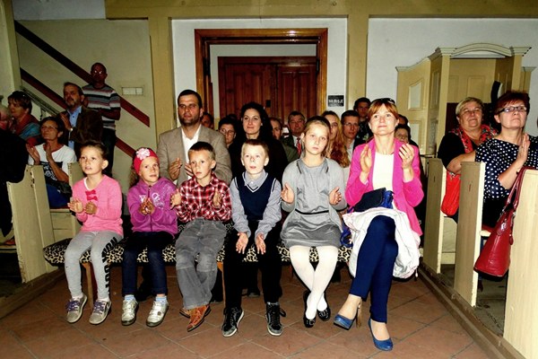 Koncert Tucholskiego Chóru Gospel Ave w kościele w Wielowiczu