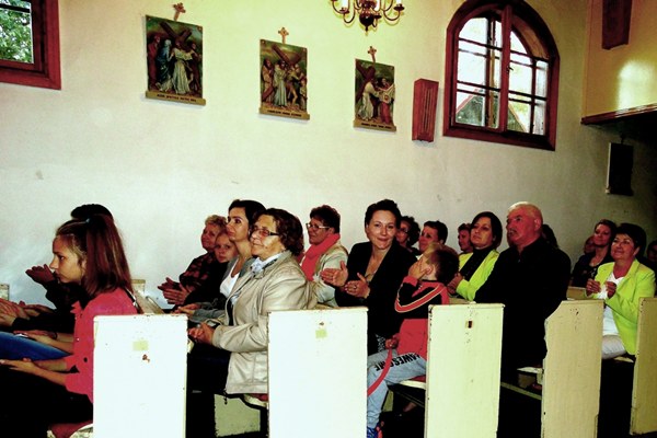 Koncert Tucholskiego Chóru Gospel Ave w kościele w Wielowiczu