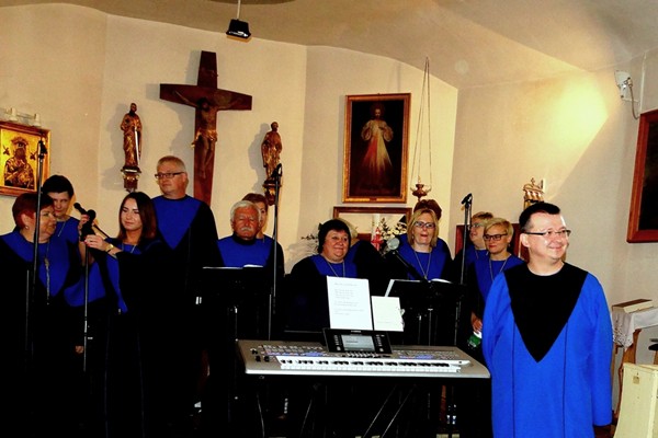 Koncert Tucholskiego Chóru Gospel Ave w kościele w Wielowiczu