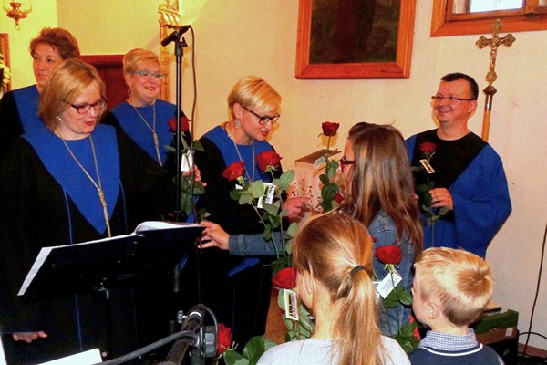 Koncert Tucholskiego Chóru Gospel Ave w kościele w Wielowiczu