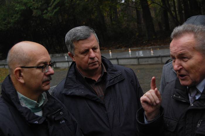 Na cmentarzu w Karolewie zapłonęły Znicze Pamięci