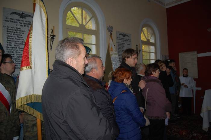 Na cmentarzu w Karolewie zapłonęły Znicze Pamięci
