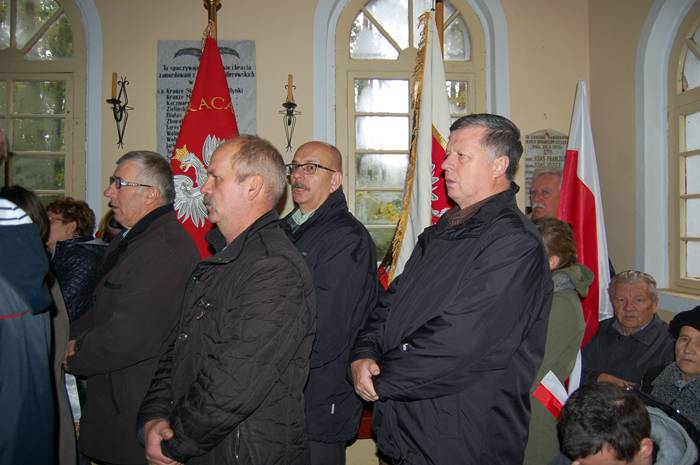 Na cmentarzu w Karolewie zapłonęły Znicze Pamięci