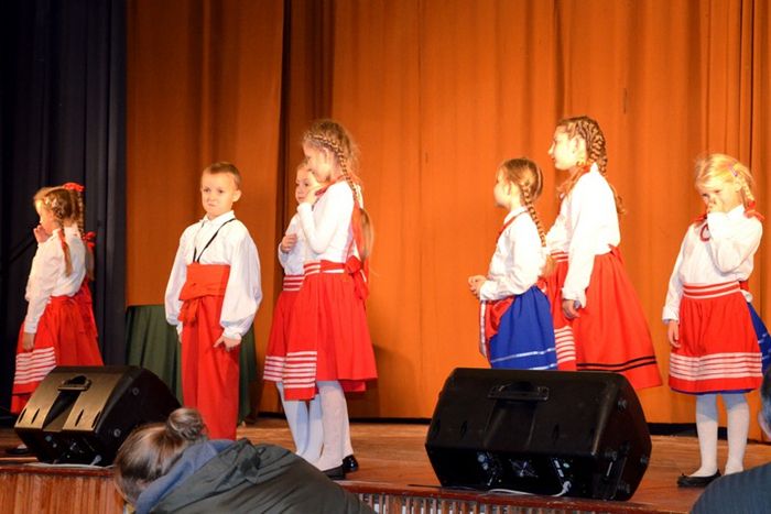 Krajna tańcem i śpiewem malowana