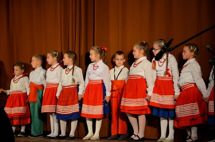 Krajna tańcem i śpiewem malowana