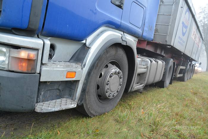 Sikorz: Kolizja ciężarówki i osobówki