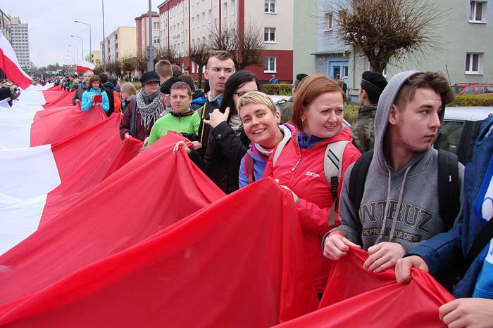 Piła: Ponieśli flagę