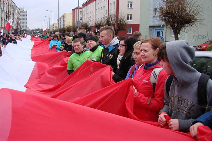 Piła: Ponieśli flagę