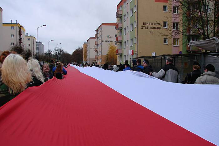 Piła: Ponieśli flagę