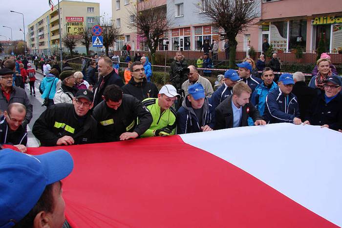 Piła: Ponieśli flagę