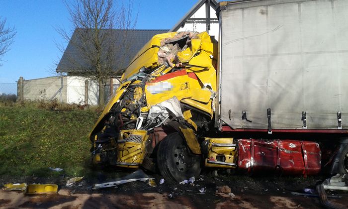 Zderzenie ciężarówek w Zalesiu