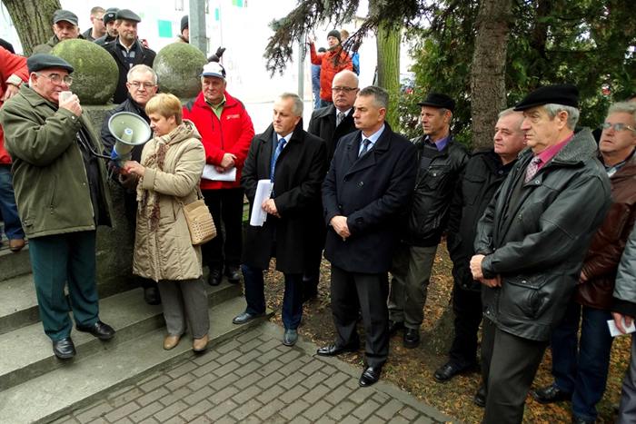 Protest rolników przed Starostwem w Sępólnie