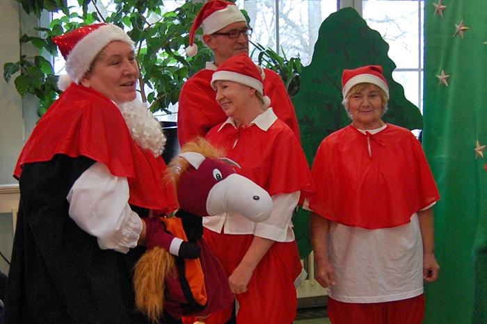 Z mikołajkową wizytą w Domu Pomocy Społecznej w Suchorączku