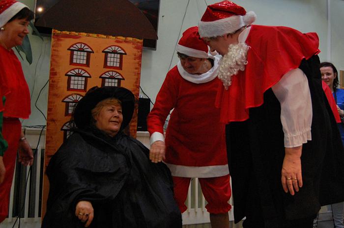 Z mikołajkową wizytą w Domu Pomocy Społecznej w Suchorączku