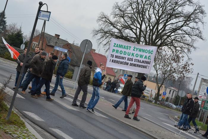 Sępólno: Rolnicy zablokowali krajówkę