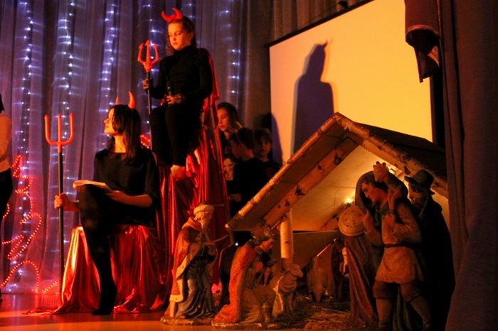 Wałdowo: Zanim Rozbłyśnie Światłość