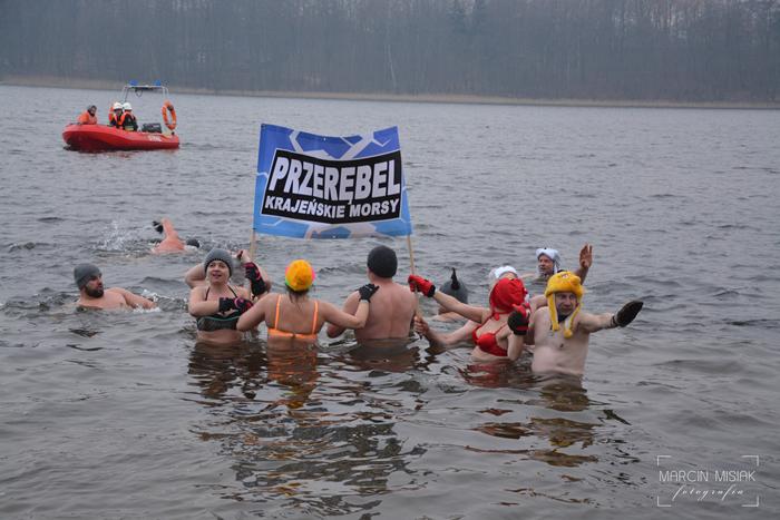 Sępólno: Morsy powitały Nowy Rok