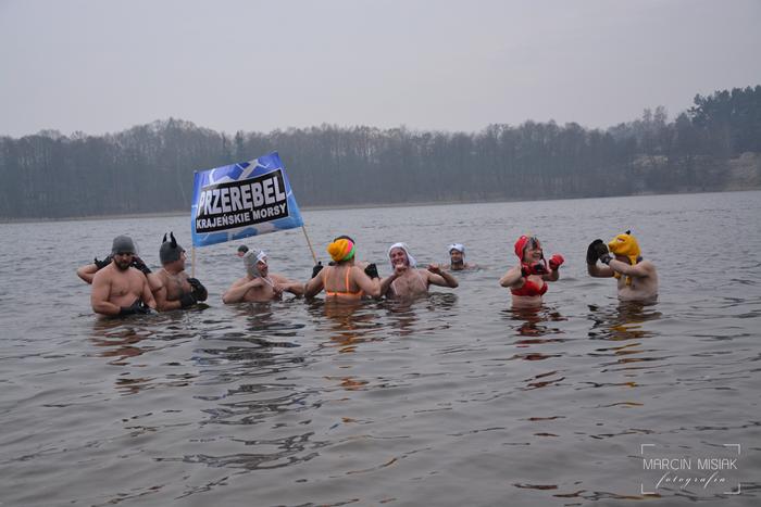 Sępólno: Morsy powitały Nowy Rok