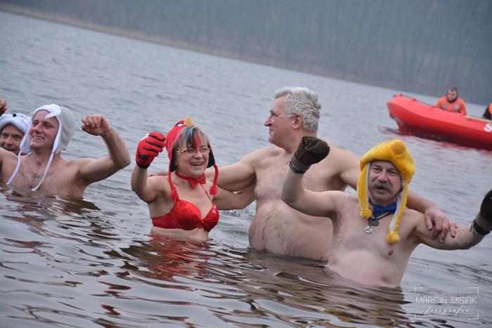 Sępólno: Morsy powitały Nowy Rok