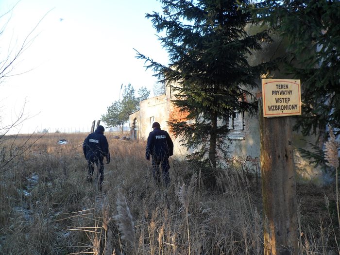 Policjanci w powiecie nakielskim kontrolują miejsca przebywania bezdomnych