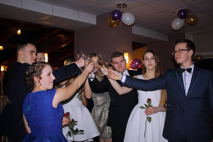 Studniówka 2016 Zespołu Szkół Ponadgimnazjalnych w Sępólnie Krajeńskim (foto)