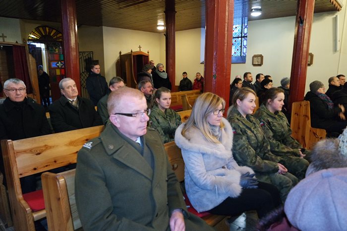 Delegacja ZSP w Łobżenicy złożyła hołd ofiarom katastrofy samolotu CASA C-295 M w Mirosławcu