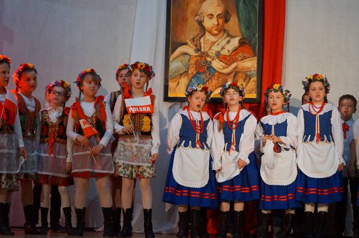 Kamień: Jesteśmy Polką i Polakiem