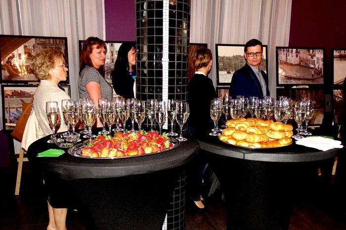 Z Novum Travel na kanonizację. Fotoreportaż Szymona Szwocherta w Centrum Kultury i Sztuki w Sępólnie