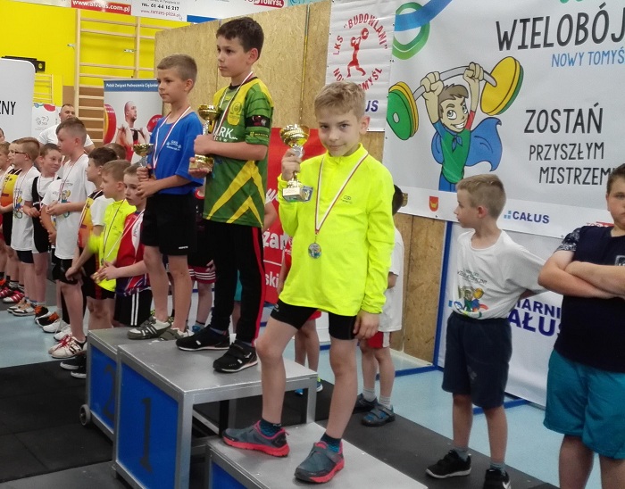 Zwycięstwo młodych atletów MLKS Krajna Sępólno w Ogólnopolskim Wieloboju Atletycznym