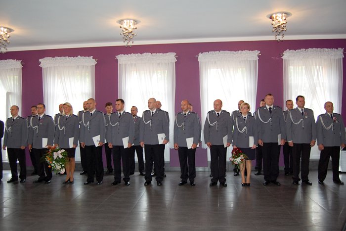 Powiat sępoleński: Awanse i odznaczenia dla funkcjonariuszy z okazji Święta Policji
