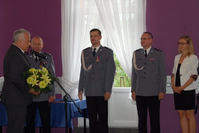 Powiat sępoleński: Awanse i odznaczenia dla funkcjonariuszy z okazji Święta Policji