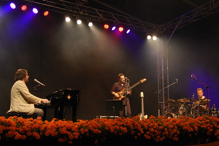 Więcbork: Znów wędrujemy ciepłym krajem. Koncert Grzegorza Turnaua na więcborskim Rynku