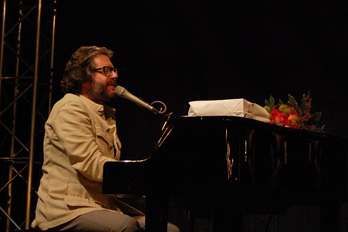 Więcbork: Znów wędrujemy ciepłym krajem. Koncert Grzegorza Turnaua na więcborskim Rynku