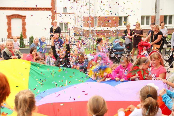 W papuzim gaju ptaszki śpiewają