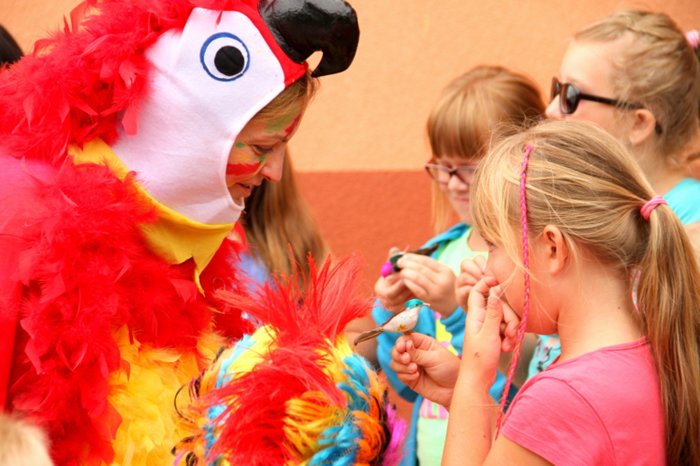 W papuzim gaju ptaszki śpiewają