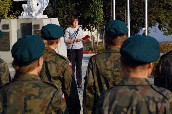 Wiceminister Obrony Narodowej Bartosz Kownacki mianował uczniów mundurówki więcborskiego LO