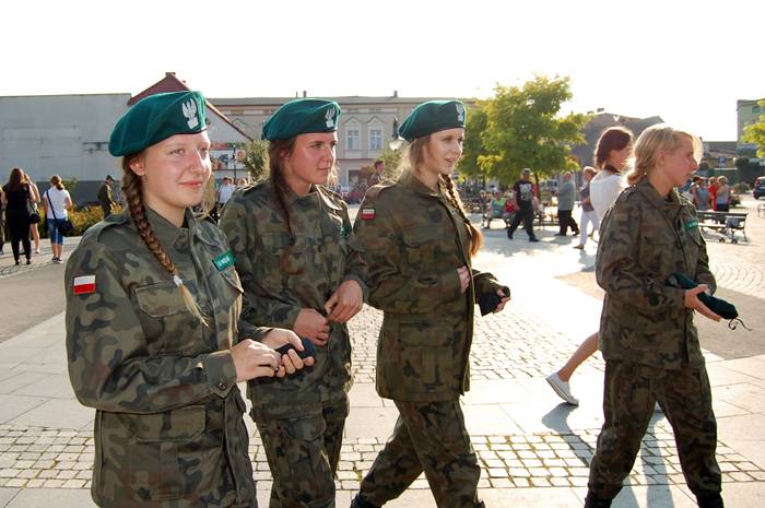 Wiceminister Obrony Narodowej Bartosz Kownacki mianował uczniów mundurówki więcborskiego LO